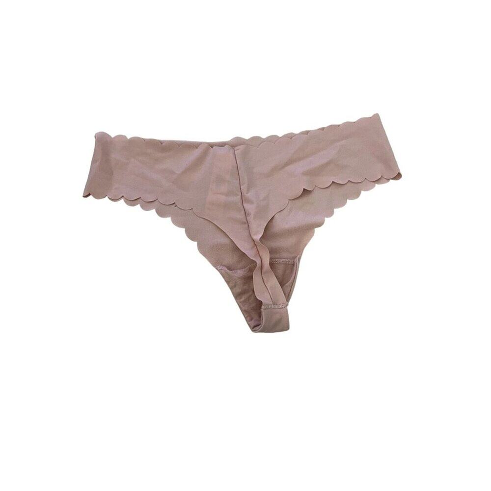 Victoria's Secret Scallop Thong Seamless Women's Size Medium New with Tags Clean